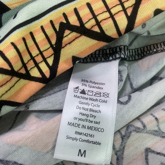 NWOT LulaRoe Lynnae Long Sleeve Top (M) - Picture 5 of 6